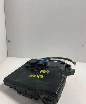 Volvo XC90 Fuse module 30728512 28017881 05W453
