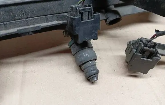 Volkswagen New Beetle Fuel injector 037906031AL