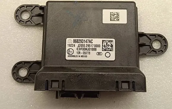 Chrysler Pacifica Gateway control module 068293147AC F00HJ01888 J2055295170000