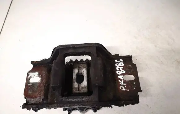 Ford Fiesta Engine mount bracket