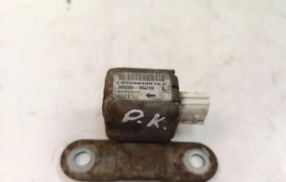 Suzuki Grand Vitara II Airbag deployment crash/impact sensor 3893065J10
