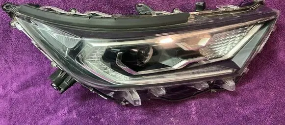 Toyota RAV 4 (XA40) Headlight/headlamp 811100R210