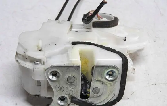 Mitsubishi ASX Loading door lock 7407uA36tt8