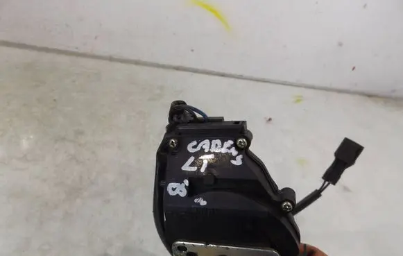 KIA Carens II Rear door lock