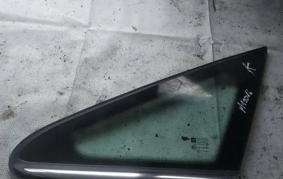 Opel Zafira B Front triangle window/glass AS2