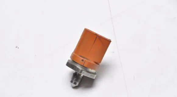 Skoda Fabia Mk2 (5J) Fuel pressure sensor 0261545051