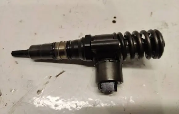 Audi A4 S4 B7 8E 8H Fuel injector 03G130073G