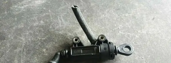 BMW 5 E39 Clutch master cylinder 6756694