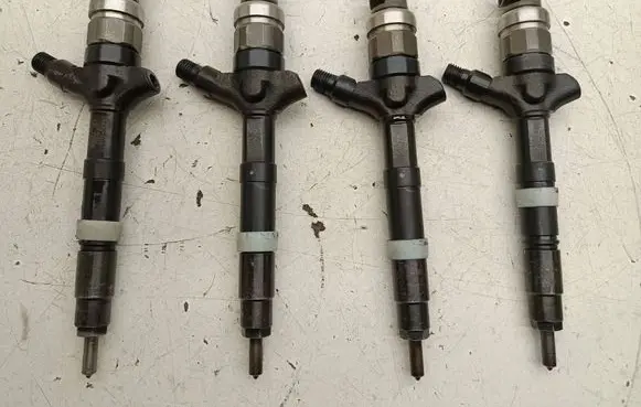 Toyota Corolla Verso E121 Fuel injectors set 236700G010