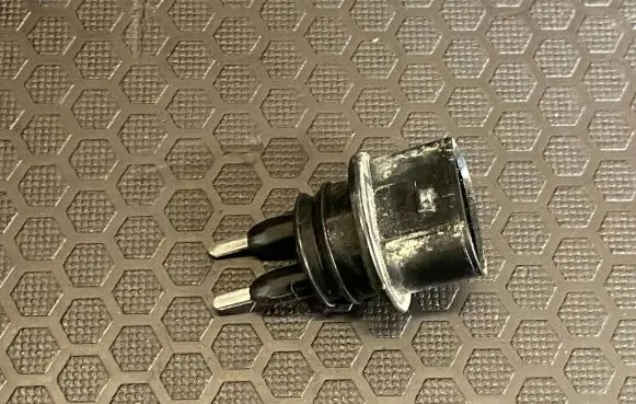 Volkswagen Golf VI Windshield washer fluid level sensor 7M0919376