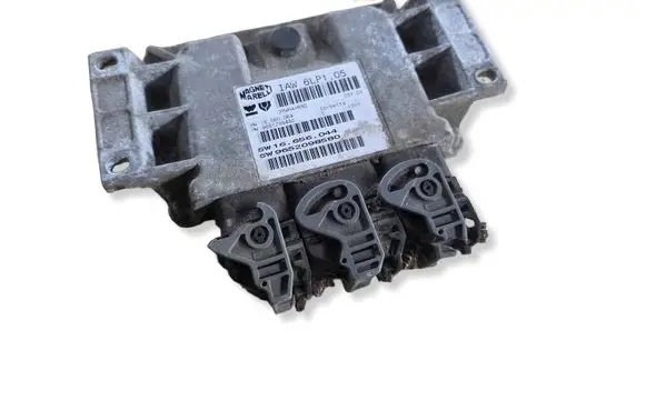 Peugeot 807 Engine control unit/module IAW6LP105