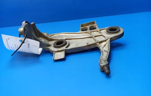 Mercedes-Benz E W212 Air filter cleaner box bracket assembly A6510900041 A6512300040