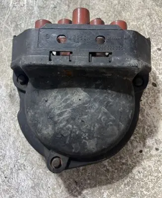 BMW 5 E34 Spark distributor cap 1235522365