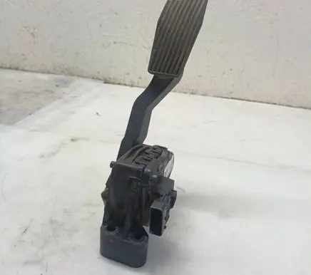 Opel Astra G Accelerator throttle pedal 9157998 6PV00811200