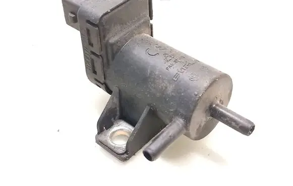 Renault Megane III Turbo solenoid valve 8200762162