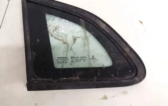 Volvo V40 Rear side window
