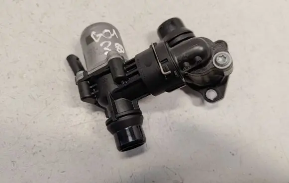 BMW X3 G01 other engine part 8689694 11518689694