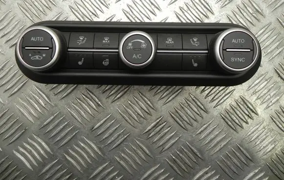 Alfa Romeo Stelvio Climate control unit 01561476130 Y1117