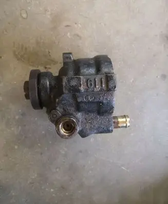 Renault Laguna I Power steering pump 7700823735F 7700823794B 26026915