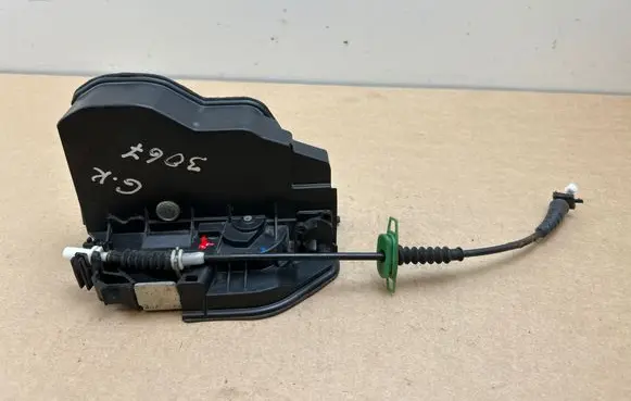 BMW X3 E83 Rear door lock 7167075