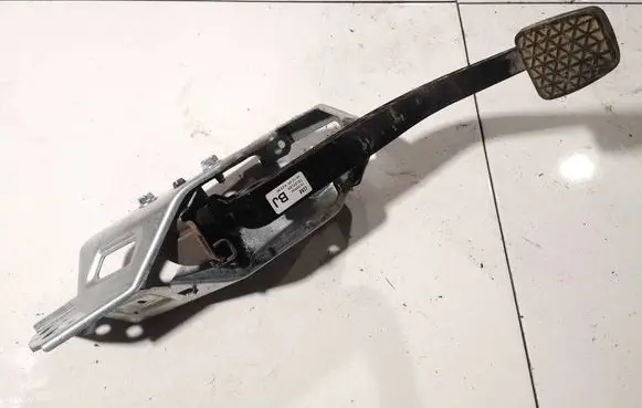 Opel Zafira B Brake pedal 13192503