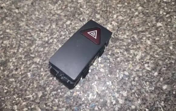 Mercedes-Benz E W212 Hazard light switch 2129052300