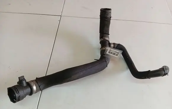 Audi A6 S6 C6 4F Engine coolant pipe/hose 