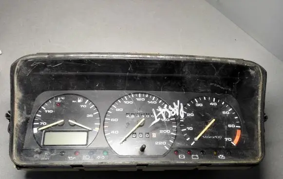 Volkswagen PASSAT B4 Speedometer (instrument cluster) 357919033AE