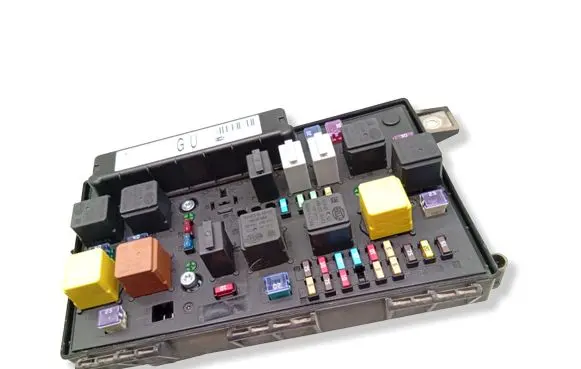 Opel Astra H Fuse module 13266316