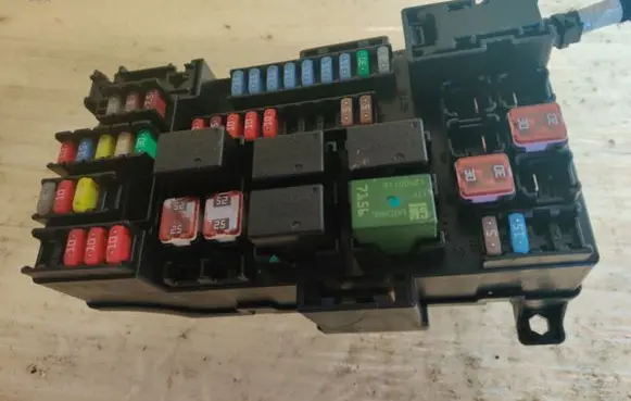 Chevrolet Trax Fuse box set 1303271445 21092612