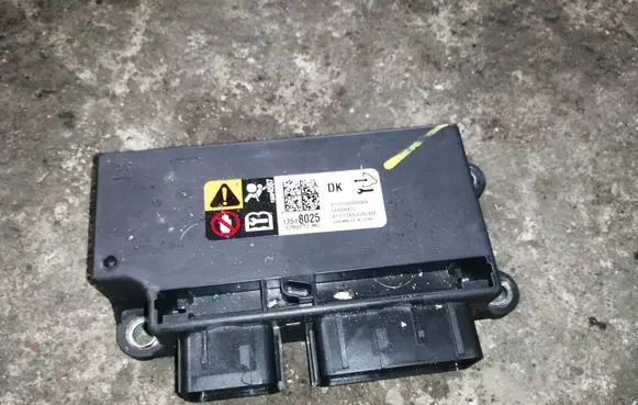 Opel Mokka X Airbag control unit/module 13518025