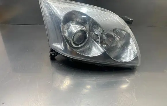 Toyota Avensis T250 Headlight/headlamp