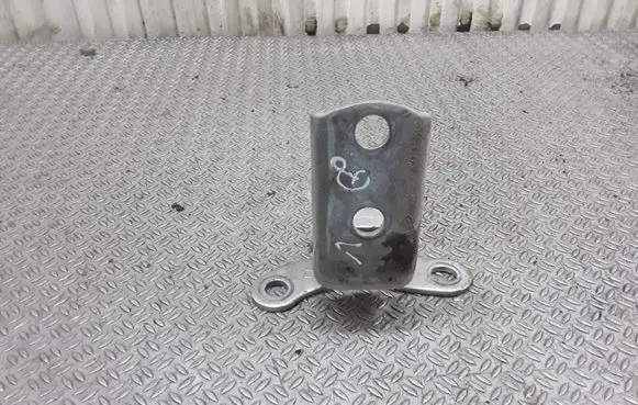 Toyota Avensis Verso Front door upper hinge