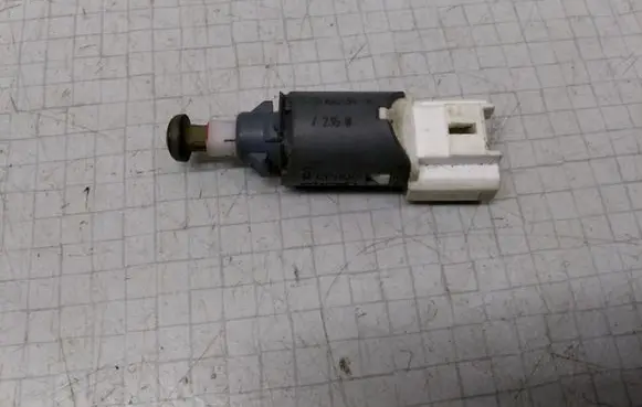 Renault Megane II Brake pedal sensor switch 8200168238B