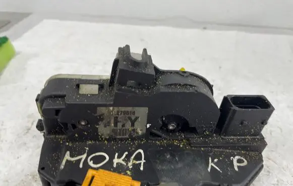 Opel Mokka X Front door lock 13579518