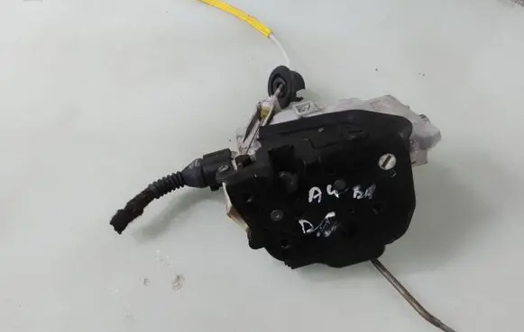 Audi A4 S4 B7 8E 8H Rear door lock 