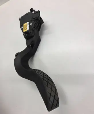 Accelerator throttle pedal