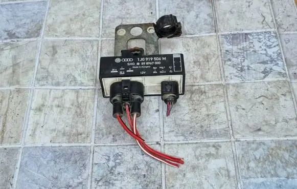 Skoda Fabia Mk1 (6Y) Coolant fan relay 1J0919506M 898967000