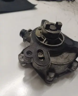 Volvo S60 Vacuum pump 31316688