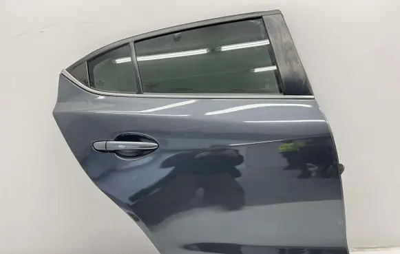Mazda 3 II Rear door