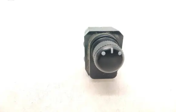 Suzuki Grand Vitara II Wing mirror switch 62J001517T