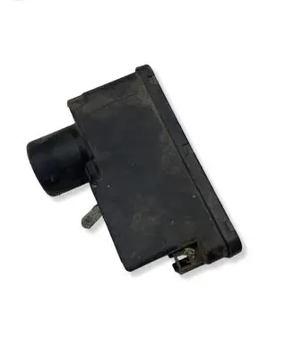 Volkswagen PASSAT B3 Central locking vacuum pump 357962257
