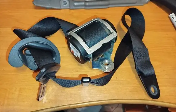 Mini Cooper Countryman R60 Front seatbelt 617059800B 120618