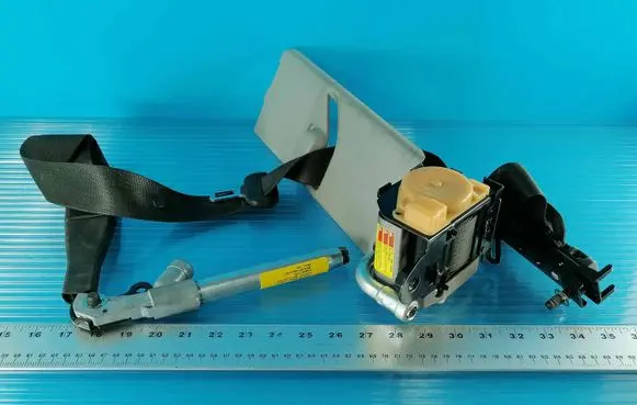 Opel Insignia A Front seatbelt 3063932AA A0C03L