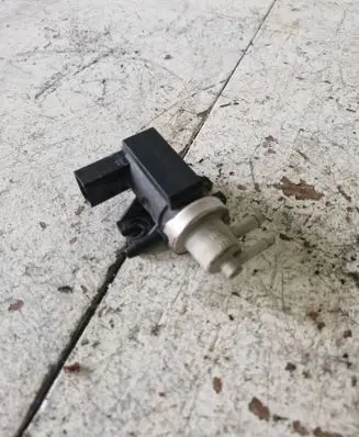 Volkswagen Golf IV Turbo solenoid valve 1J0906627A 72290325