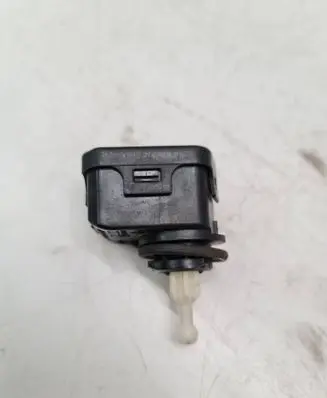 Volkswagen PASSAT B5.5 Headlight level adjustment motor 1J0941295C