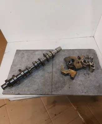 Volkswagen Touran I Camshaft 038103373R
