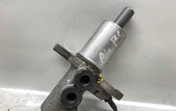 Audi A4 S4 B6 8E 8H Master brake cylinder