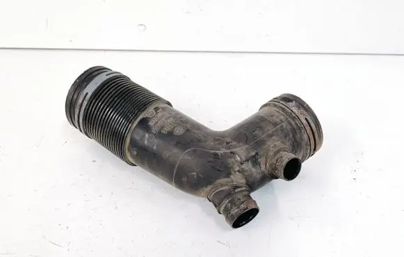 Volkswagen Jetta VI Air intake duct part 07K129684B