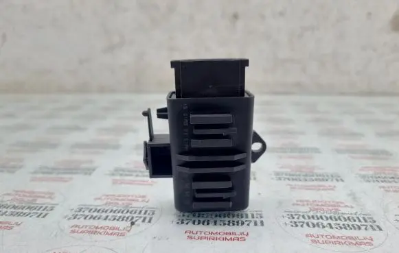 Volkswagen PASSAT B6 Seat heating relay 1Z0959772B